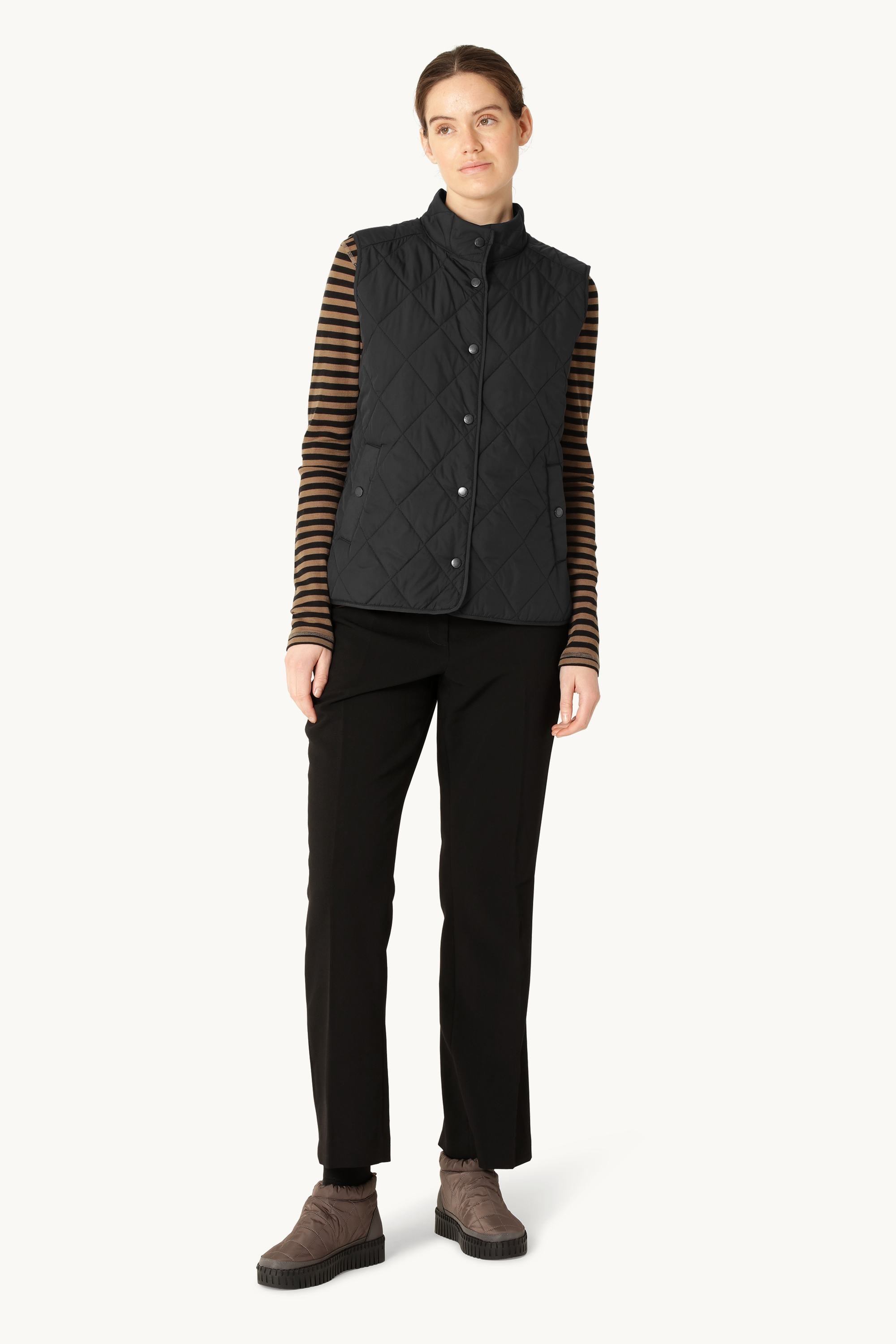 Short Quilted Vest - Black