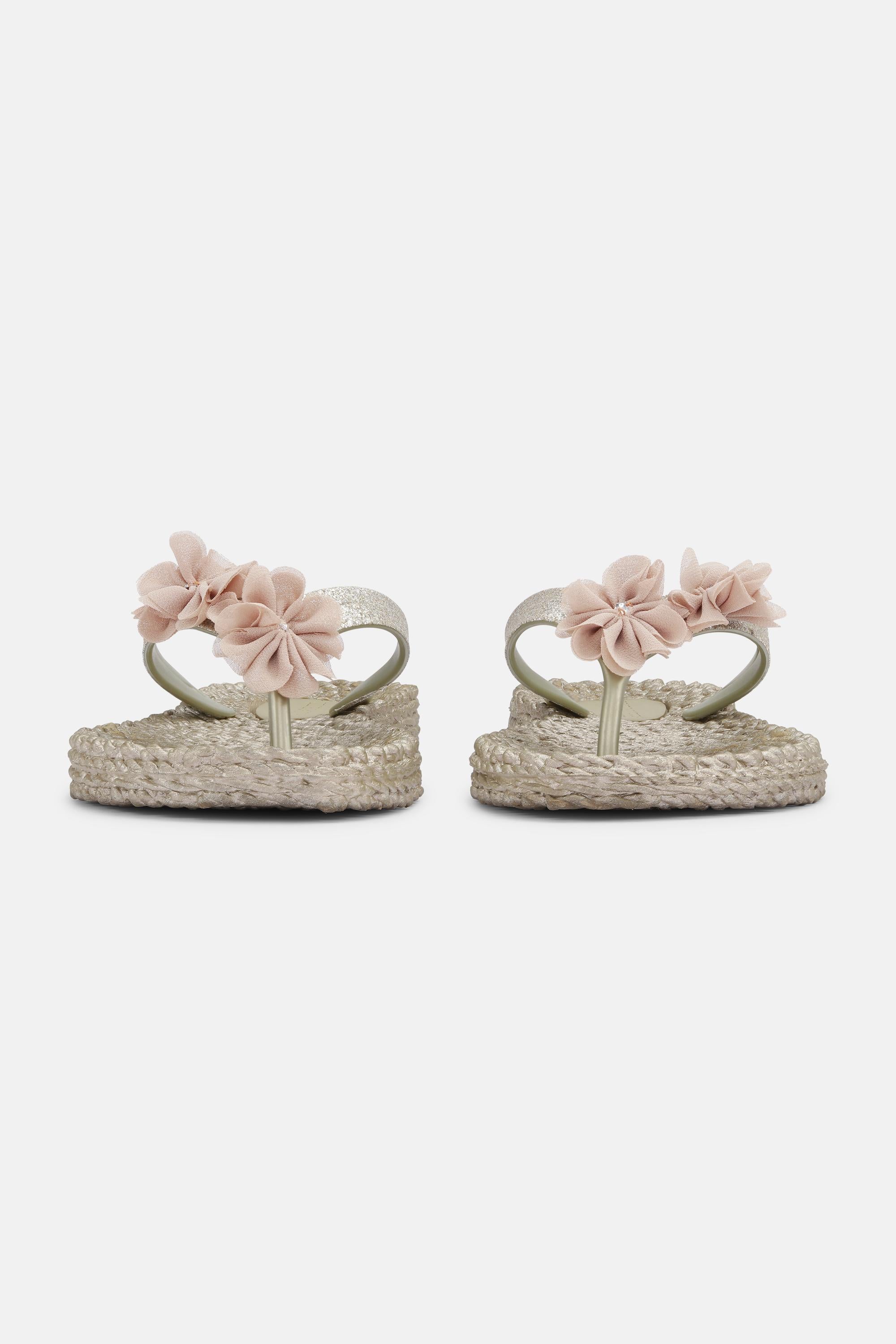 Flip Flops with Flowers - Atmosphere