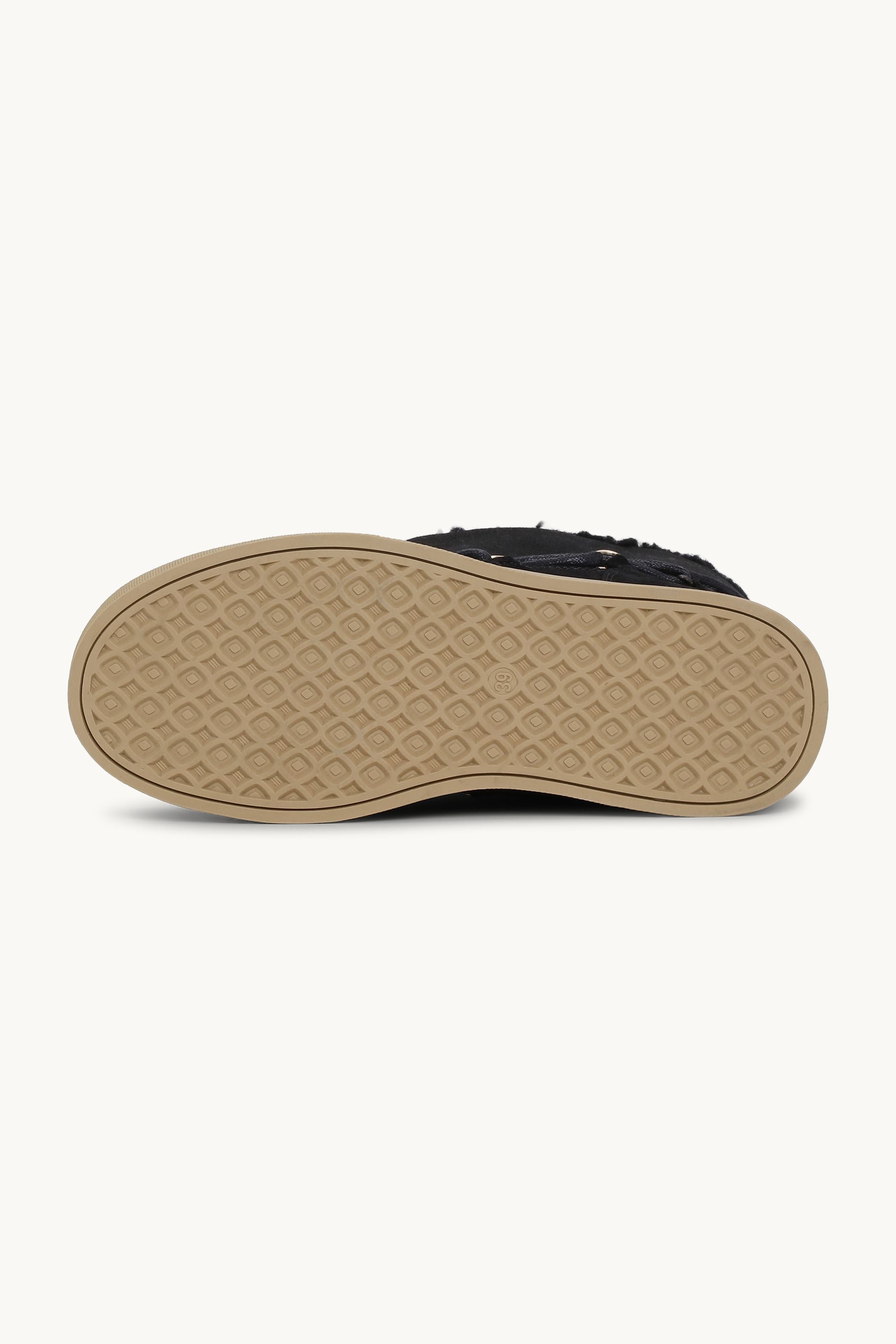 Winter Boot with Laces - Black Natural