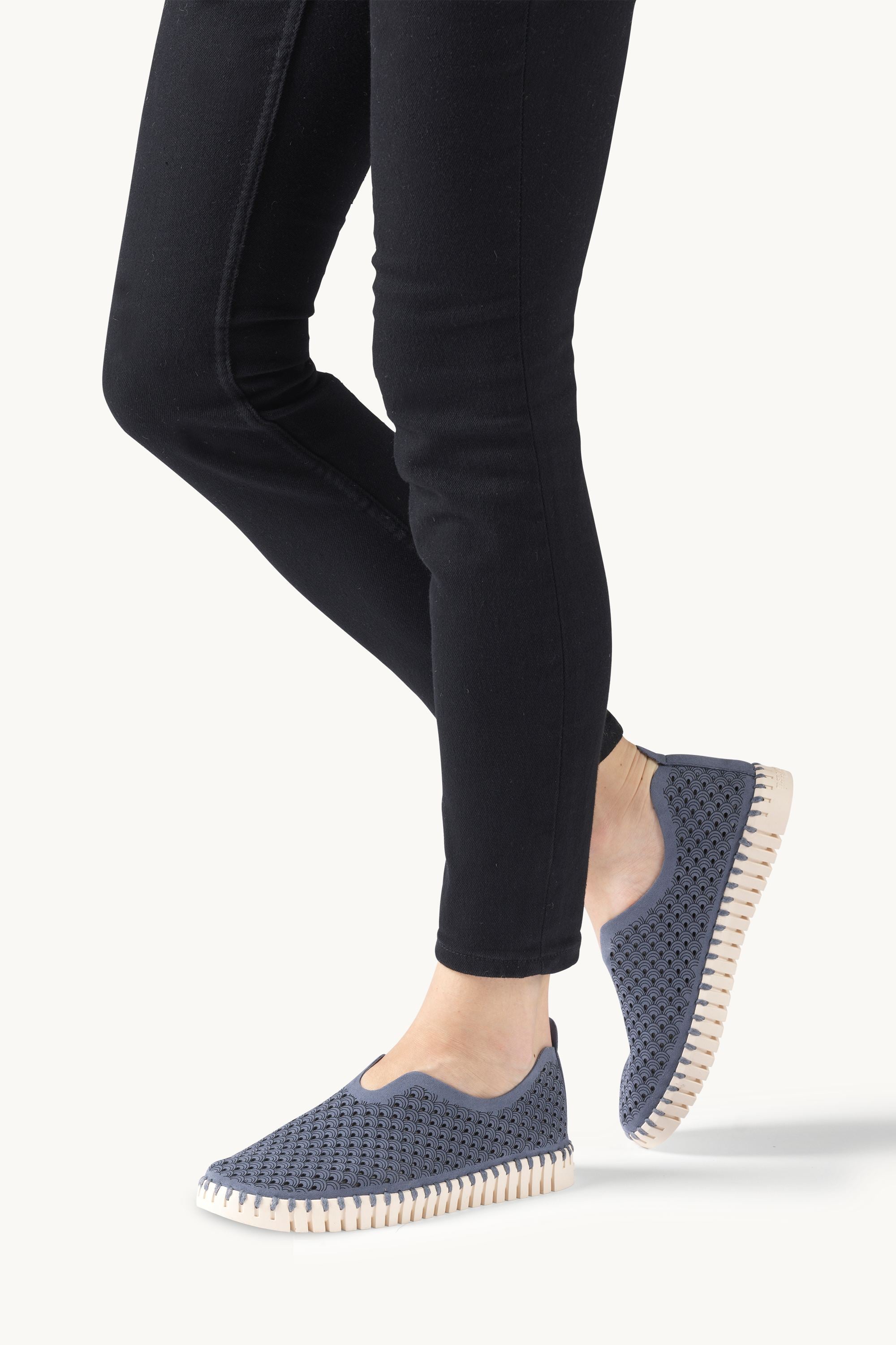Tulip Shoe - Ombre Blue Pearled Ivory