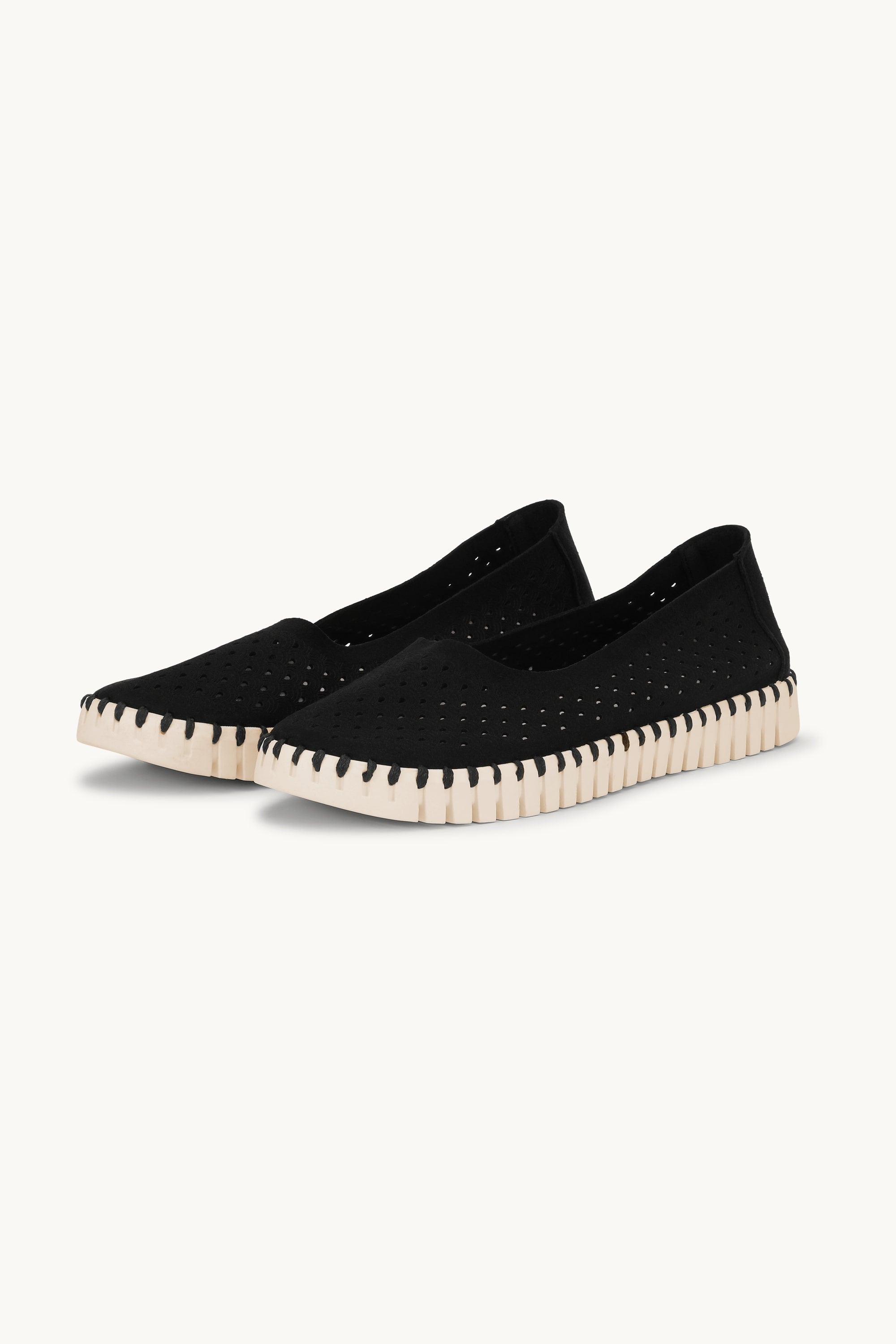 Ballerina - Black Pearled Ivory