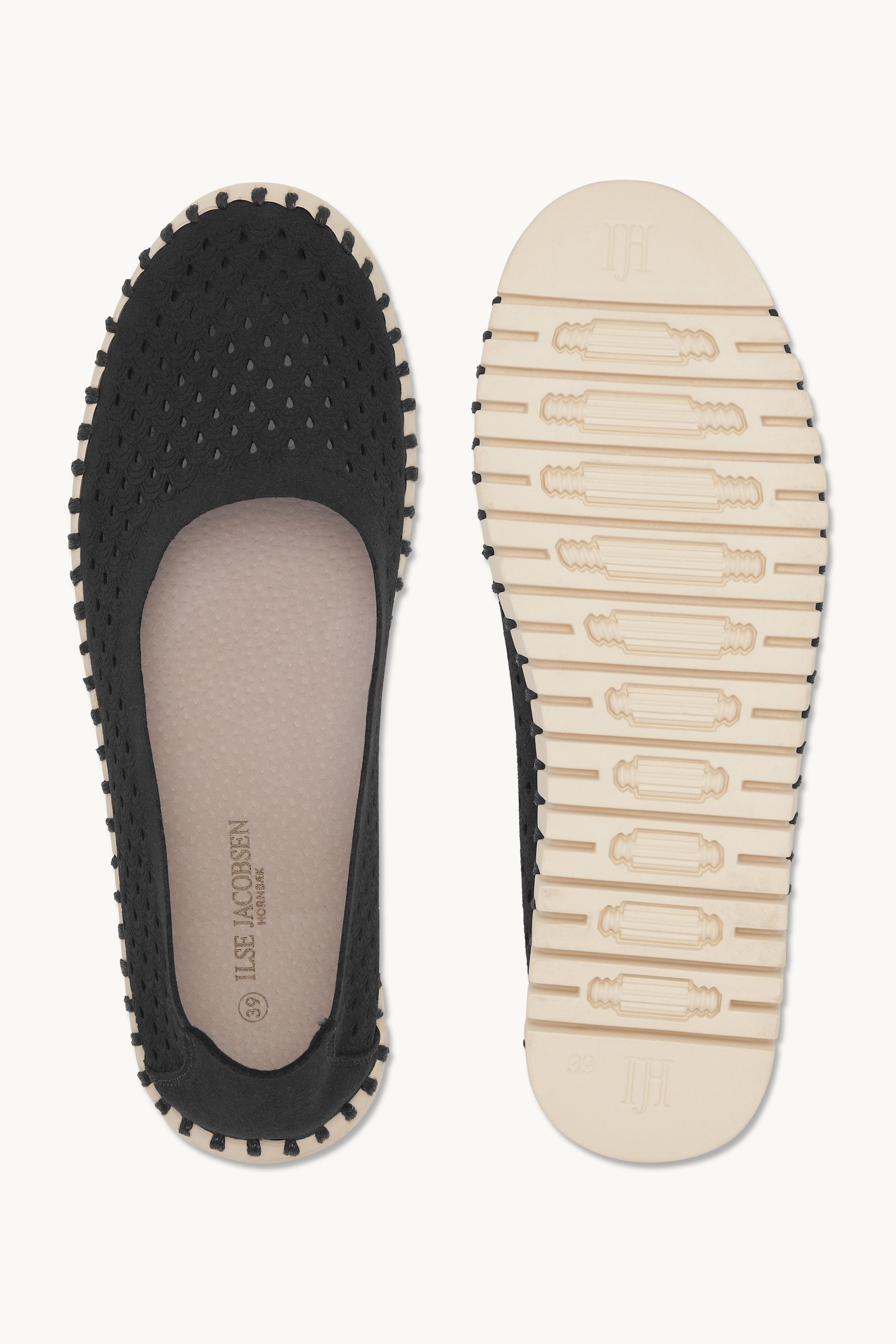 Ballerina - Black Pearled Ivory