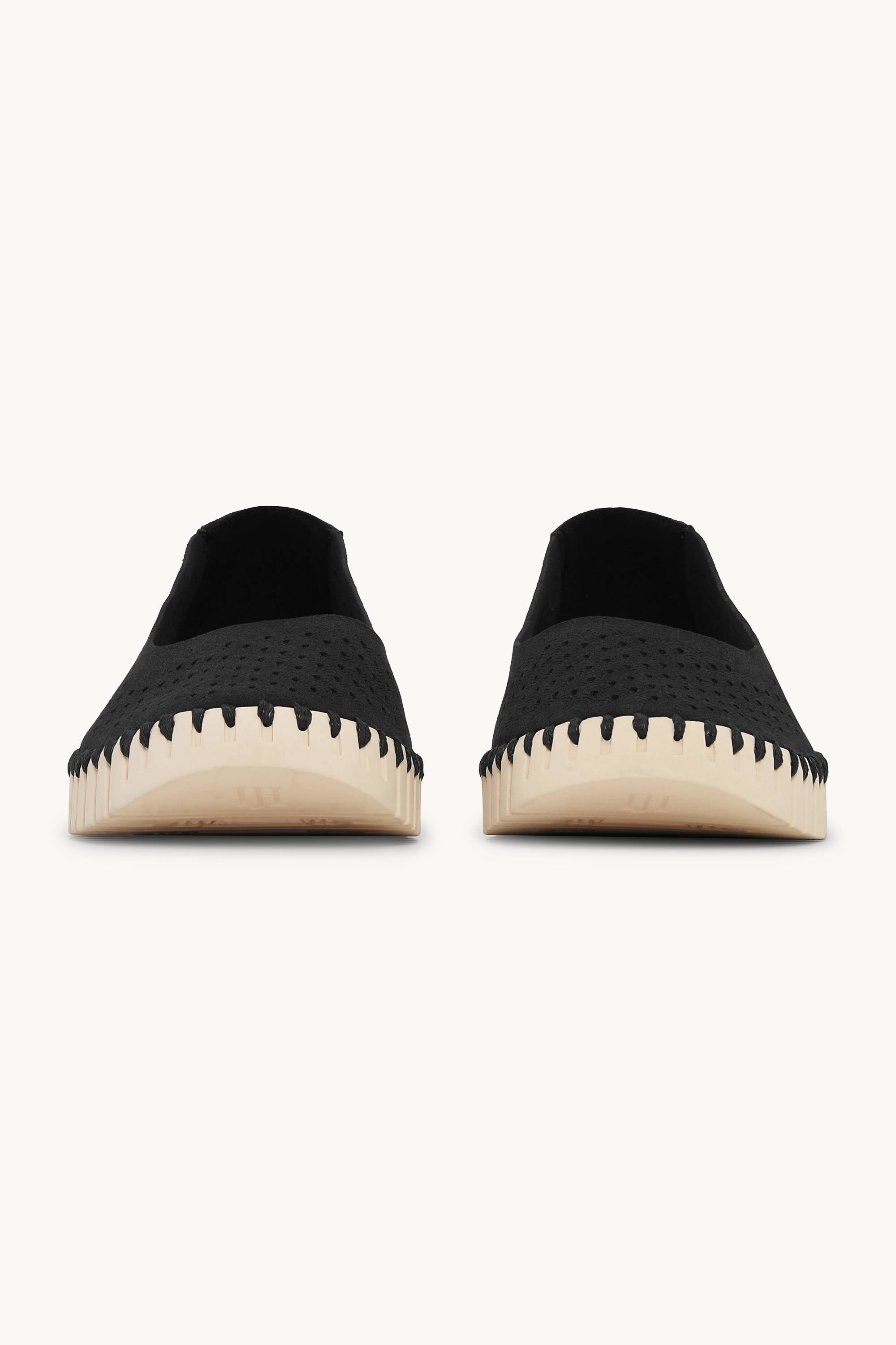 Ballerina - Black Pearled Ivory