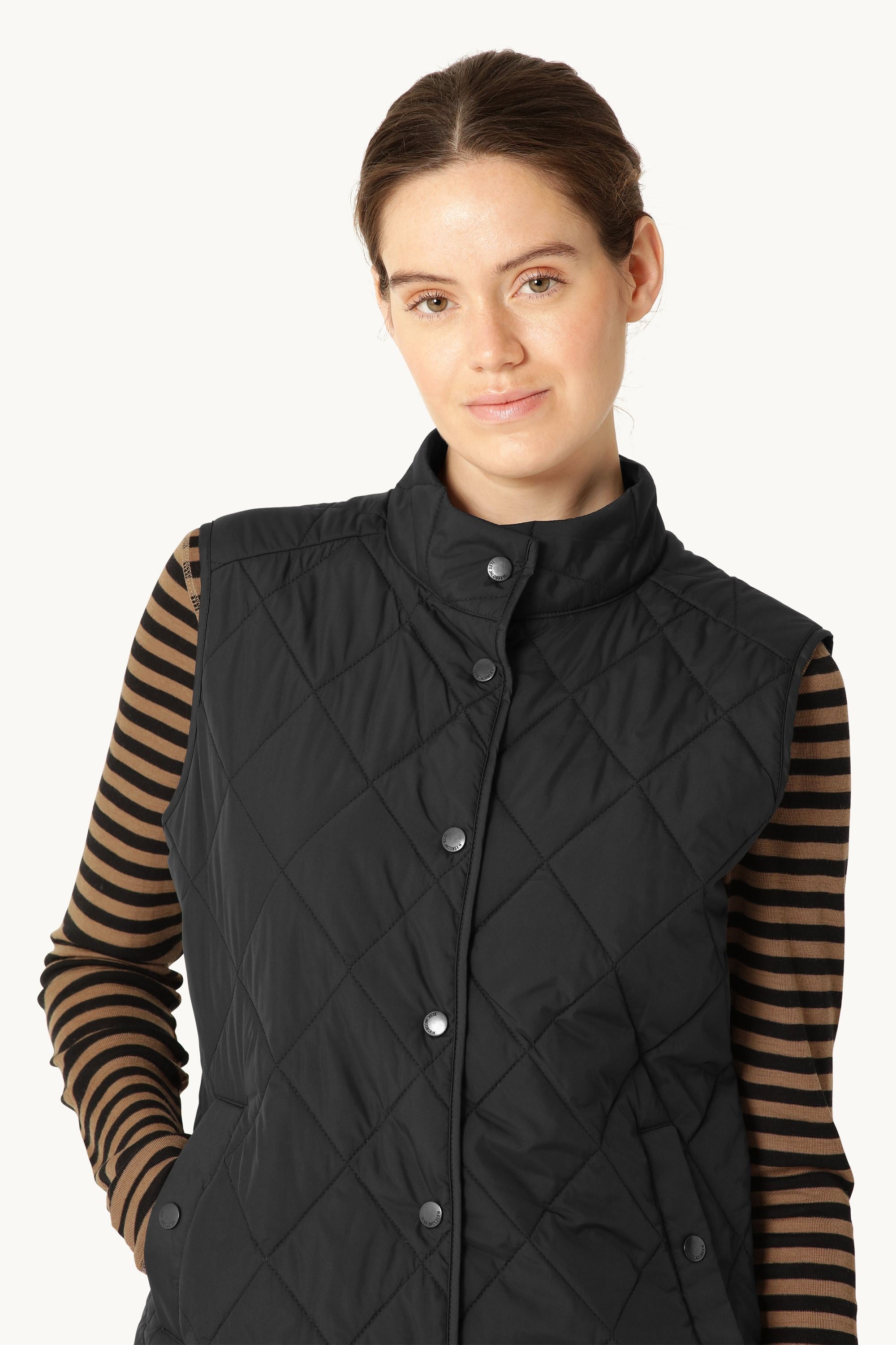 ジャケット・アウター TODAYFUL Quilting Short Vest/black Short Quilted Vest - Black