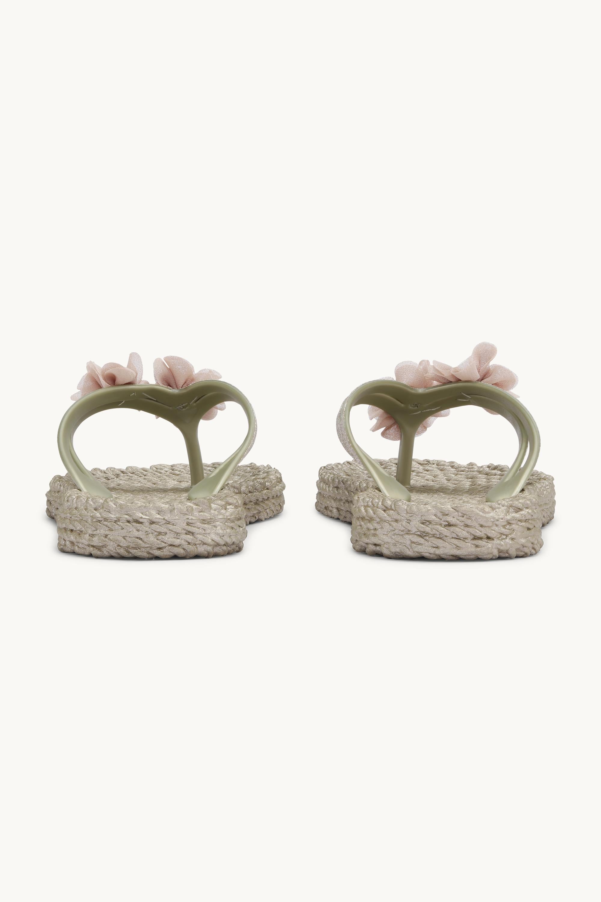 Flip Flops with Flowers - Atmosphere