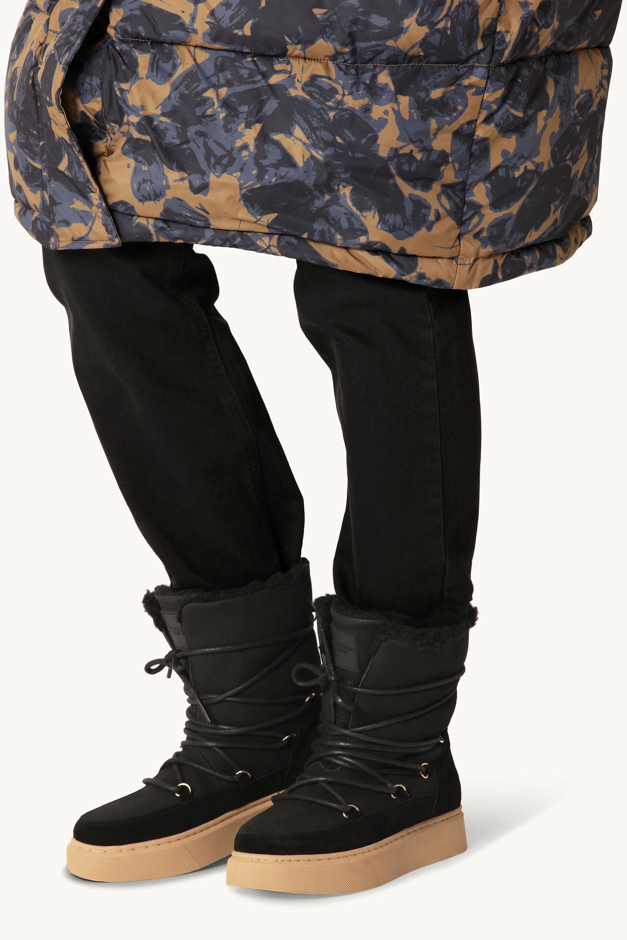 Warm Winter Low Boot - Black Natural