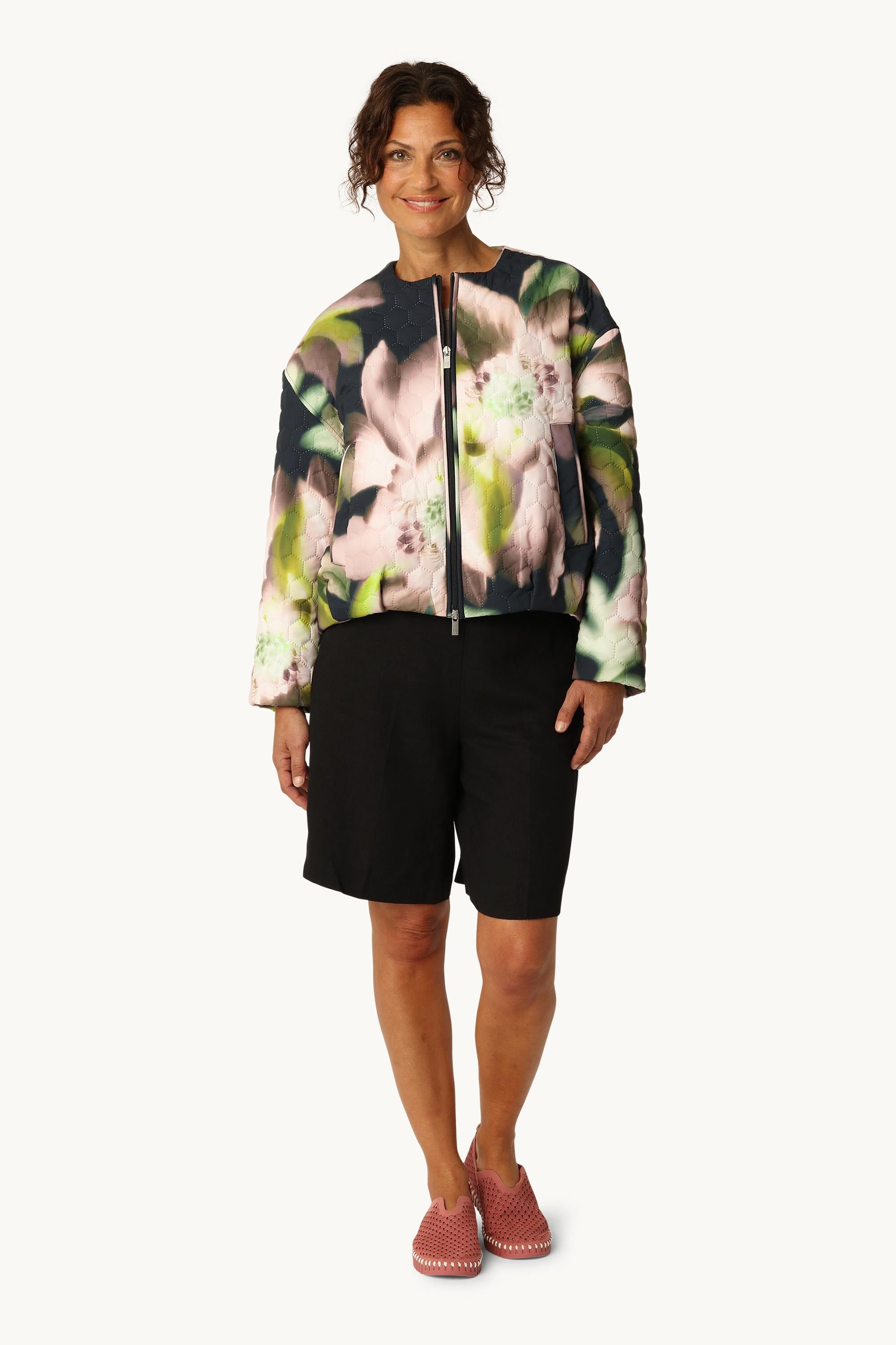 Short Quilted Jacket - Dark Photoristic Flower