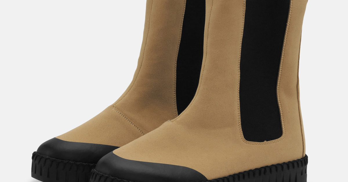 elongated chelsea boots
